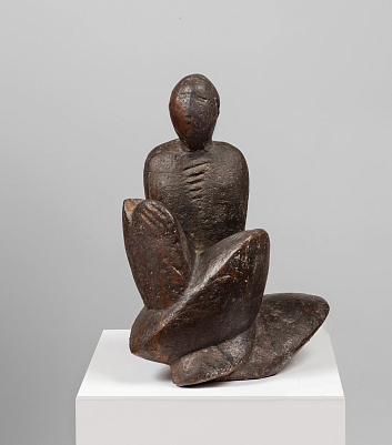 Сидящая женщина. Скульптор Л.Т. Гадаев