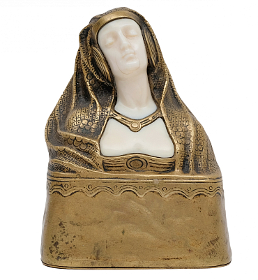 Женский бюст