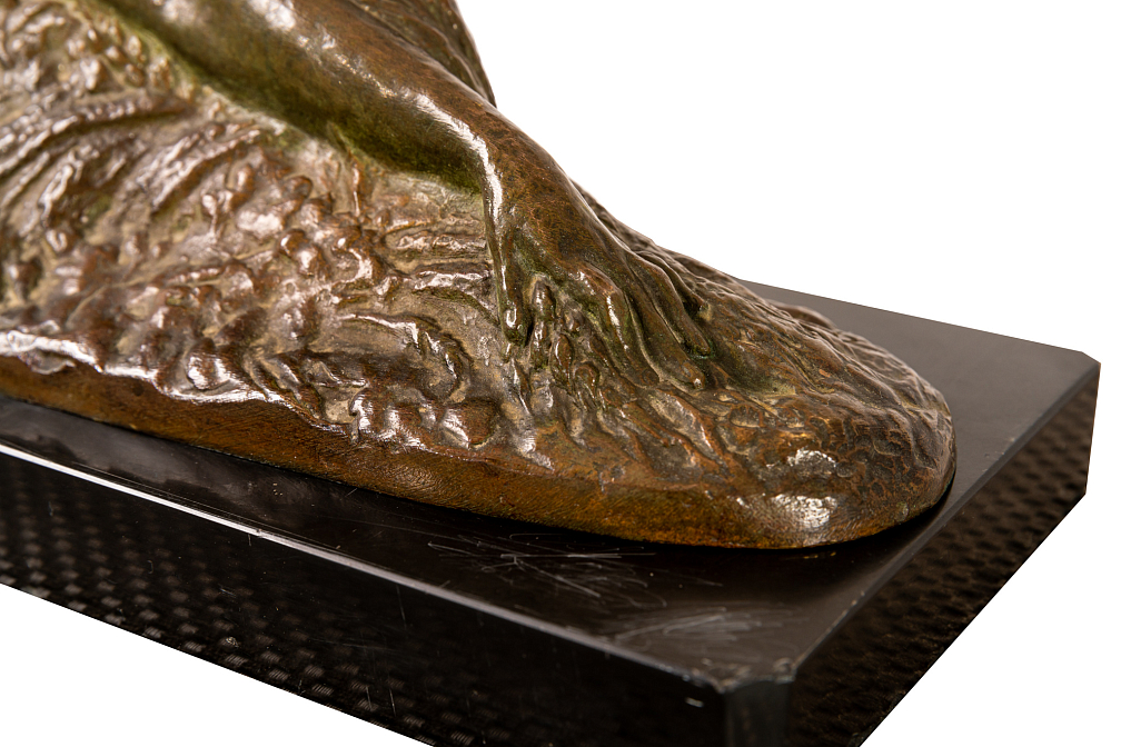 Лежащая обнаженная. Скульптор Д.Чипарус