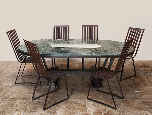 Стол с шестью стульями. Архитектор Raymond Subes