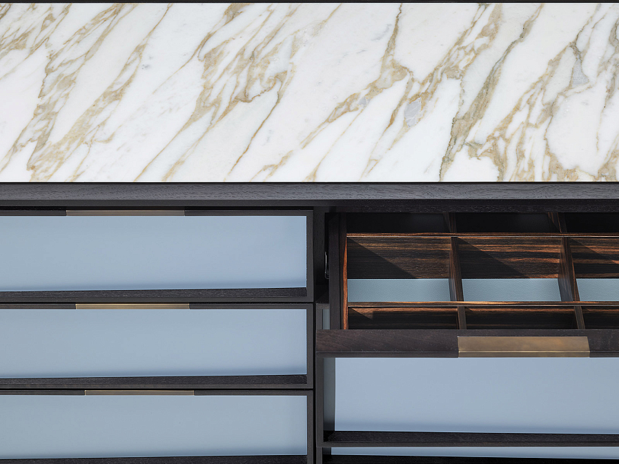 Oblique | Cabinet Low