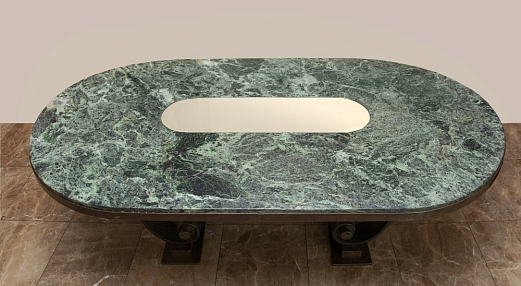 Стол с шестью стульями. Архитектор Raymond Subes