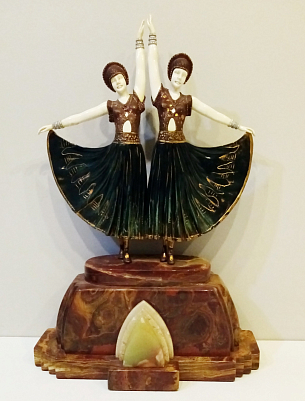 Сестры. Скульптор Д.Чипаруc