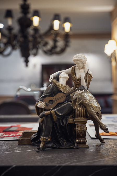 Пьеро и Коломбина. Скульптор А.Гилберт