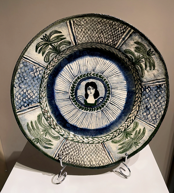 Блюдо керамическое. Портрет испанки. Авторская роспись. Алиса Маслова