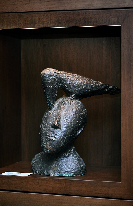 Композиция с вороной. Скульптор Л.Т. Гадаев